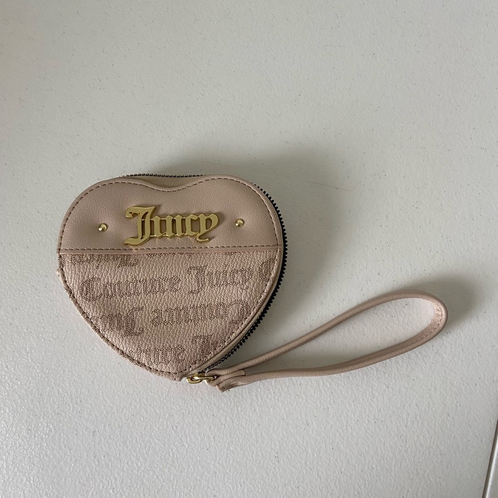 NWOT | Juicy Couture tannish pink small heart shape gold hardware wristlet purse